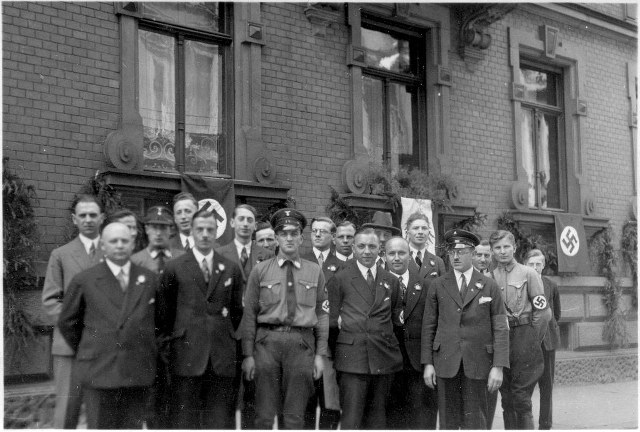 NSBO-Gruppe am 1.Mai 1933 auf dem Fabrikgelnde (Quelle leider unbekannt)
