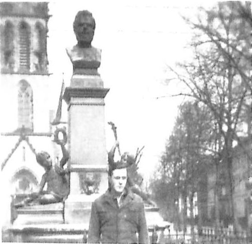 August-Metz-Denkmal auf dem Johannesplatz (ca. 1900)