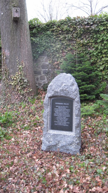 Gedenkstein für Hermann Falck (2014)