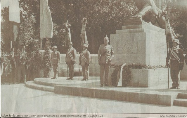 Leibgardisten-Denkmal bei der Einweihung 1928