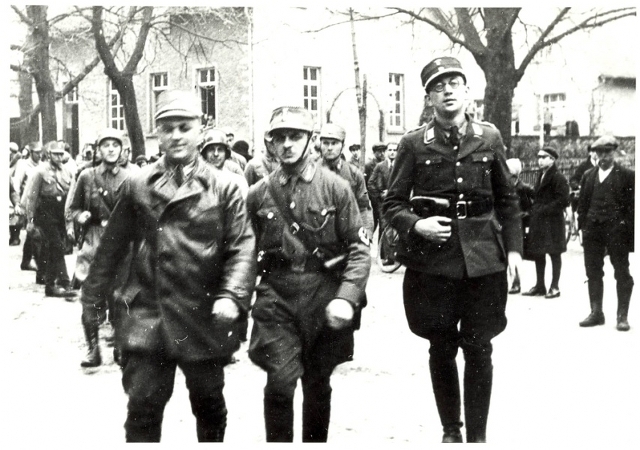 GoerendtWalter_VerbrennungFlagge1933