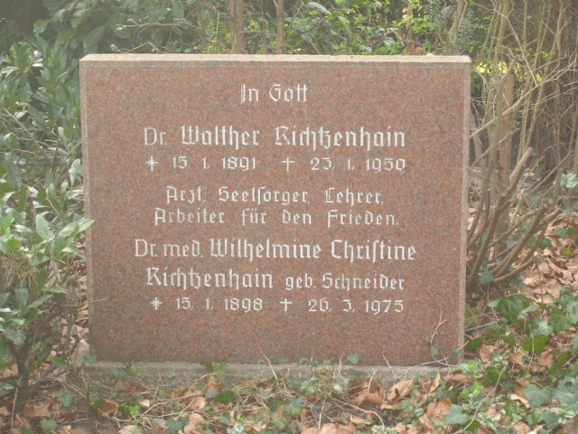 Familiengrab der Familie Richtzenhain auf dem Waldfriedhof